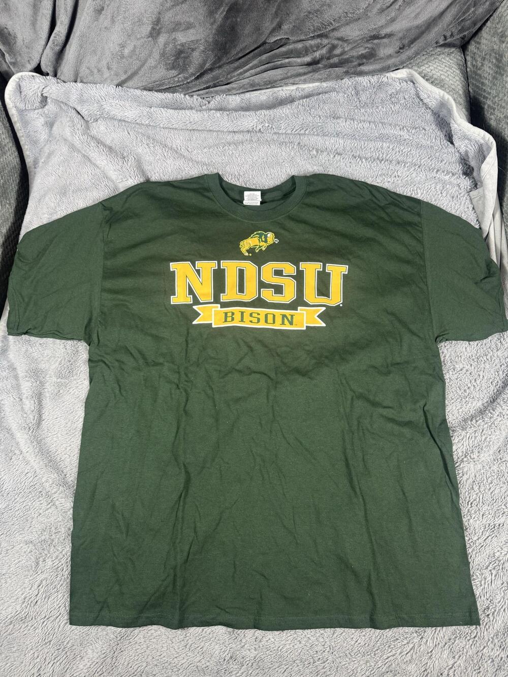 North Dakota State Bison Shirt Mens 2XL Green College NCAA Gildan Graphic Tee